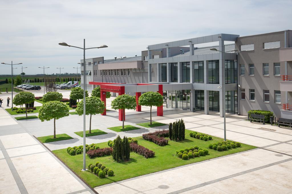 Hotel Srbija Lux Stara Pazova Luaran gambar